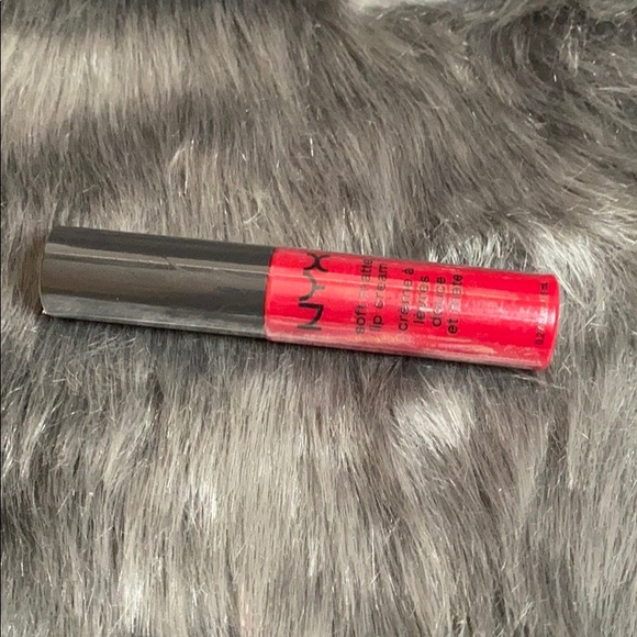 Set of 5 NYX Soft Matte Lip Creams - Picture 2 of 6